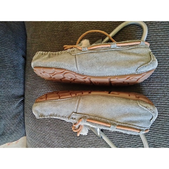 UGG Shoes women's 5 Dakota Smoke Gray Moccasin Wool Lining Slip‎ On Slippers - Picture 6 of 8